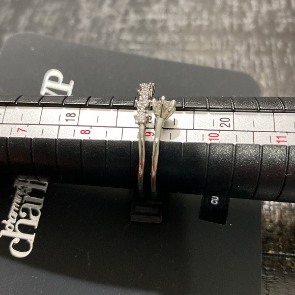 NWT Size 9 Charming Charlie RSVP Silver Tone CZ Ring! - Picture 6 of 6